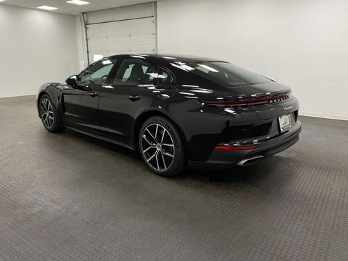 2026 Porsche Panamera 4