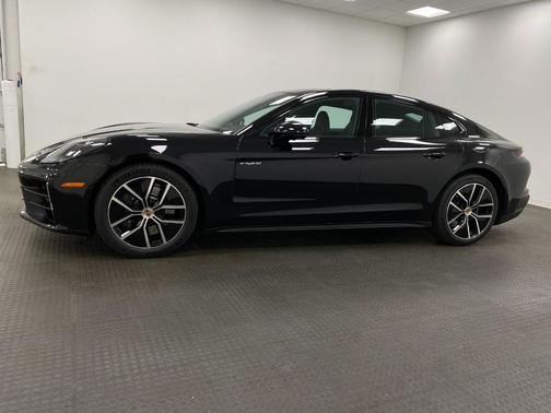 2026 Porsche Panamera 4