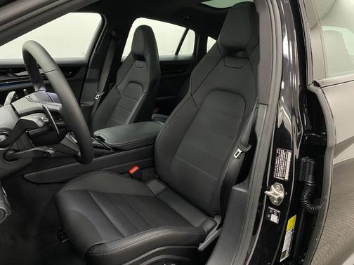 2026 Porsche Panamera 4