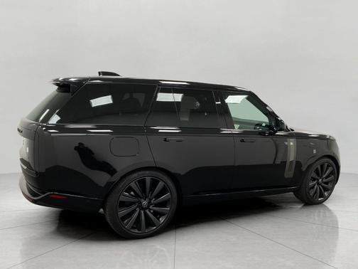 2024 Land Rover Range Rover P615 SV