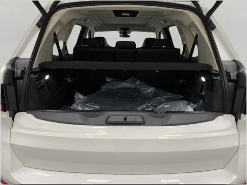 Alpine White 2026 BMW X7 xDrive40i