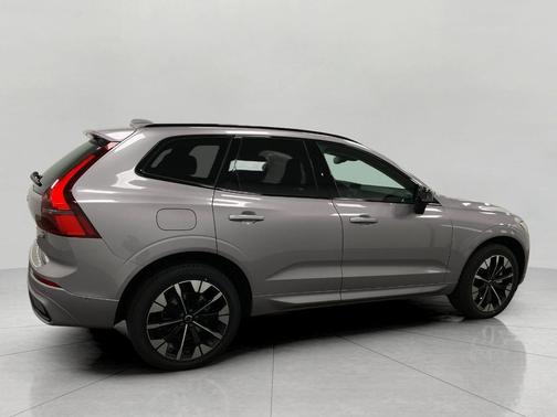 Aurora Silver 2026 Volvo XC60 B5 Plus