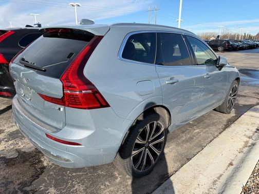 2023 Volvo XC60 B6 Ultimate Bright Theme