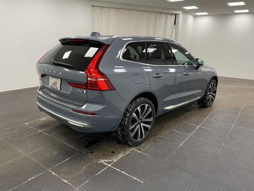 2023 Volvo XC60 B6 Ultimate Bright Theme
