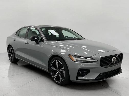 2025 Volvo S60 B5 Plus