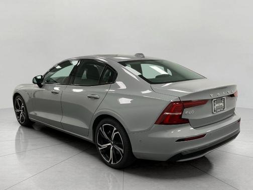 2025 Volvo S60 B5 Plus