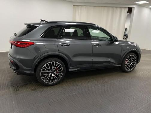 DAYTONA GRAY PEARL EFFECT 2026 Audi SQ5 3.0T Premium Plus