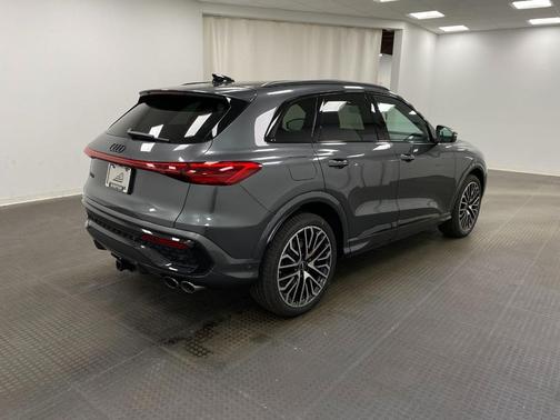 DAYTONA GRAY PEARL EFFECT 2026 Audi SQ5 3.0T Premium Plus