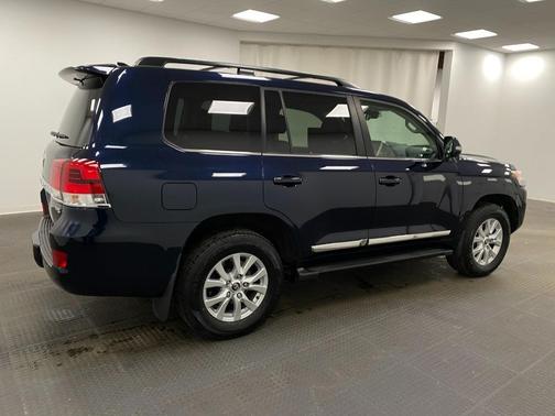 Blue Onyx Pearl 2017 Toyota Land Cruiser Base