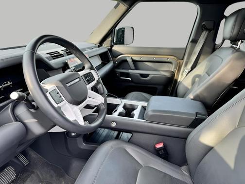 2025 Land Rover Defender 110 P400 X-Dynamic SE