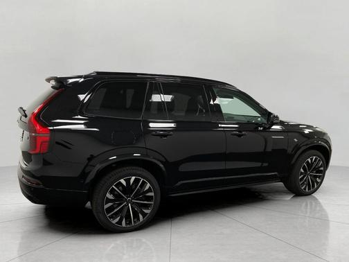 2026 Volvo XC90 B6 Ultra Dark Theme 7-Seater