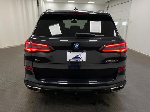 Black Sapphire Metallic 2022 BMW X5 M50i