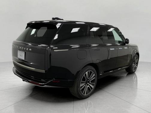 Santorini Black Metallic 2026 Land Rover Range Rover P400 SE 7 Seat