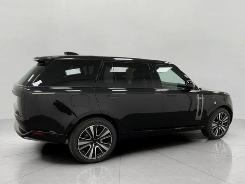 Santorini Black Metallic 2026 Land Rover Range Rover P400 SE 7 Seat