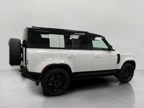 Fuji White 2026 Land Rover Defender P400 X-Dynamic SE