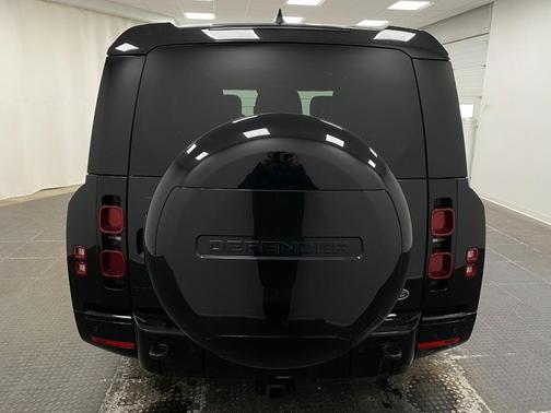 2023 Land Rover Defender 130 X-Dynamic SE