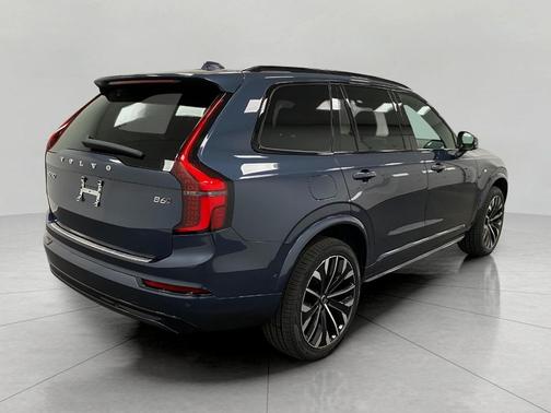 2026 Volvo XC90 B6 Ultra Dark Theme 7-Seater