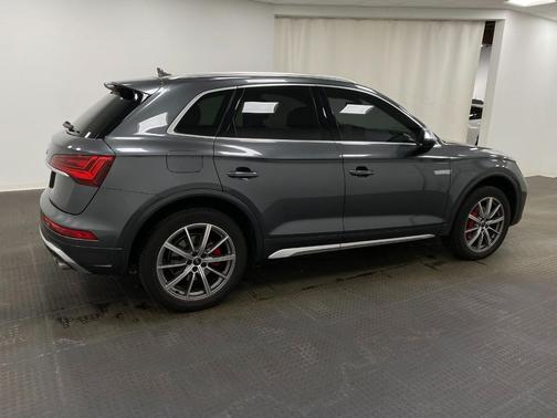 Daytona Gray Pearl Effect 2025 Audi SQ5 3.0T Premium Plus