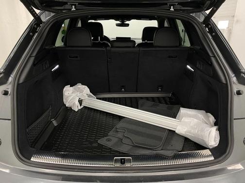 Daytona Gray Pearl Effect 2025 Audi SQ5 3.0T Premium Plus