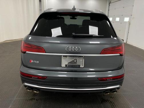 Daytona Gray Pearl Effect 2025 Audi SQ5 3.0T Premium Plus