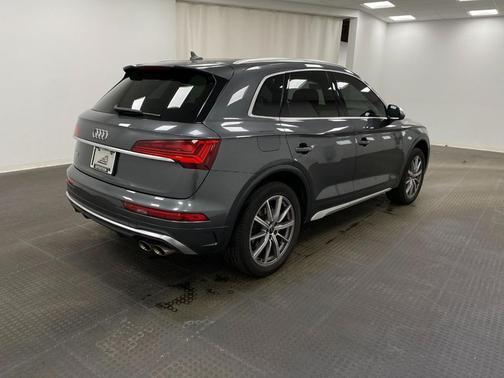 Daytona Gray Pearl Effect 2025 Audi SQ5 3.0T Premium Plus