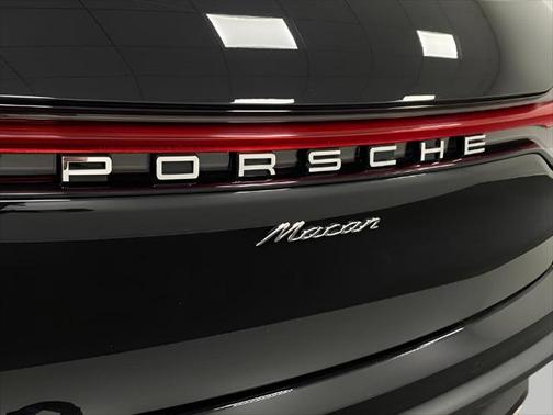 2025 Porsche Macan Base