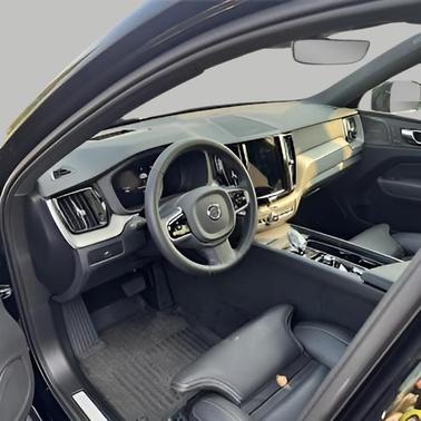 2025 Volvo XC60 B5 Ultra Black Edition