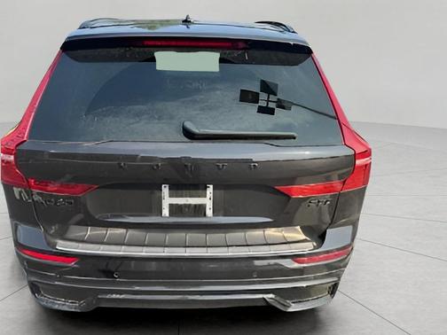 2025 Volvo XC60 B5 Ultra Black Edition
