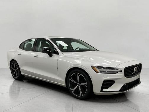 2023 Volvo S60 Recharge Plug-In Hybrid T8 Plus Dark Theme