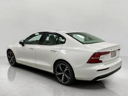 2023 Volvo S60 Recharge Plug-In Hybrid T8 Plus Dark Theme
