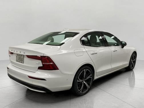 2023 Volvo S60 Recharge Plug-In Hybrid T8 Plus Dark Theme