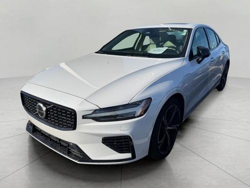 2023 Volvo S60 Recharge Plug-In Hybrid T8 Plus Dark Theme