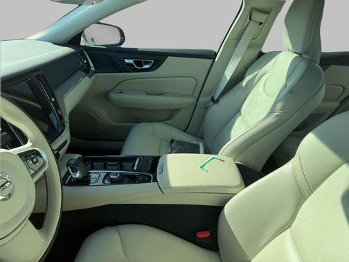 2023 Volvo S60 Recharge Plug-In Hybrid T8 Plus Dark Theme