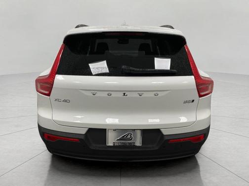 2026 Volvo XC40 B5 Ultra