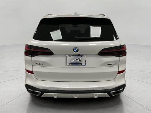 Mineral White Metallic 2026 BMW X5 xDrive40i