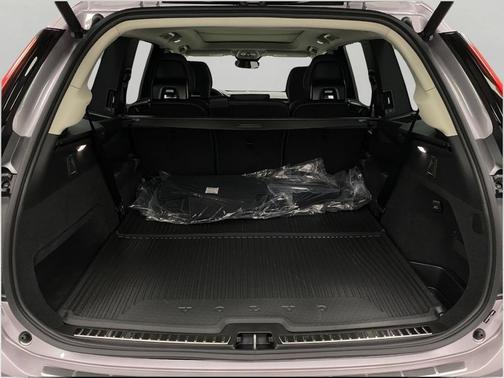 2026 Volvo XC90 B6 Ultra Bright Theme