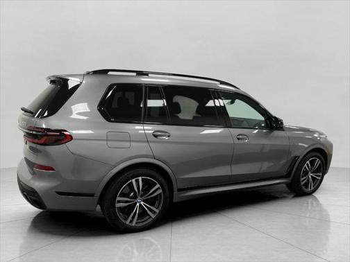 2024 BMW X7 M60i