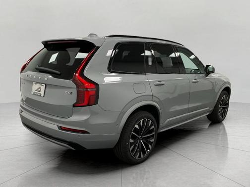 2026 Volvo XC90 B6 Ultra Dark Theme 7-Seater
