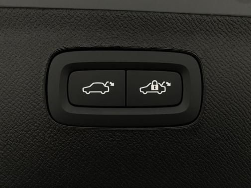 2026 Volvo XC90 B6 Ultra Dark Theme 7-Seater