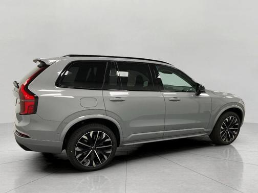 2026 Volvo XC90 B6 Ultra Dark Theme 7-Seater