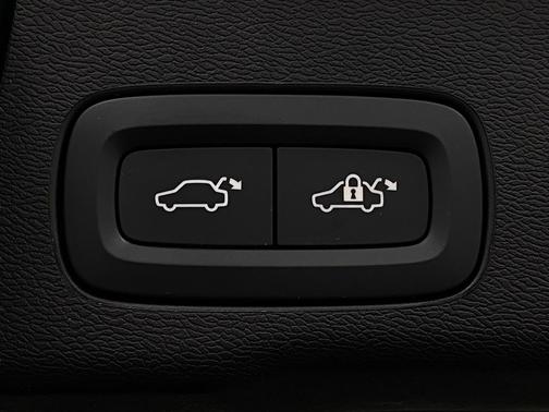 2024 Volvo XC60 Recharge Plug-In Hybrid T8 Plus Dark Theme