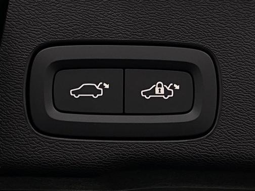 2026 Volvo XC60 B5 Ultra Black Edition