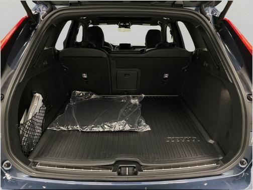 2026 Volvo XC60 B5 Ultra Black Edition