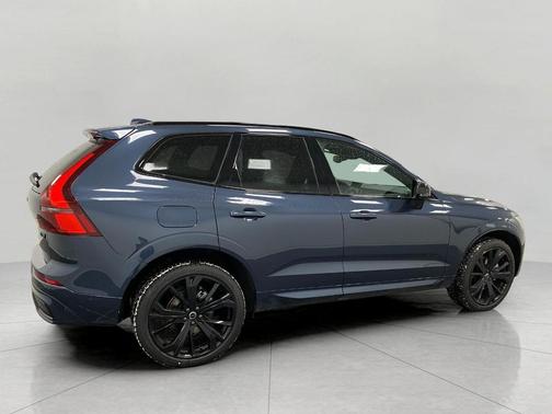 2026 Volvo XC60 B5 Ultra Black Edition