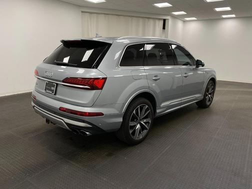 Satellite Silver Metallic 2023 Audi SQ7 4.0T Prestige
