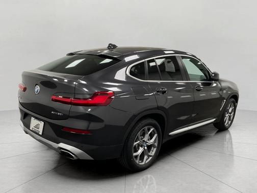 2025 BMW X4 xDrive30i