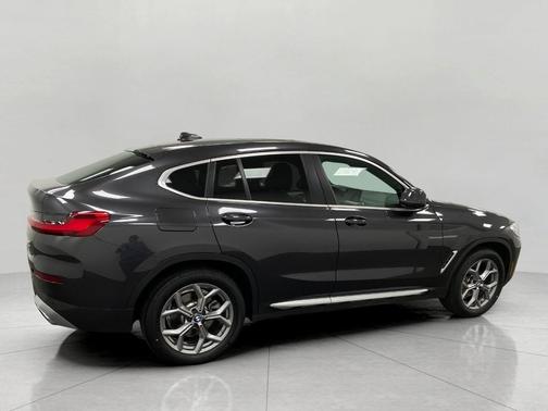 2025 BMW X4 xDrive30i