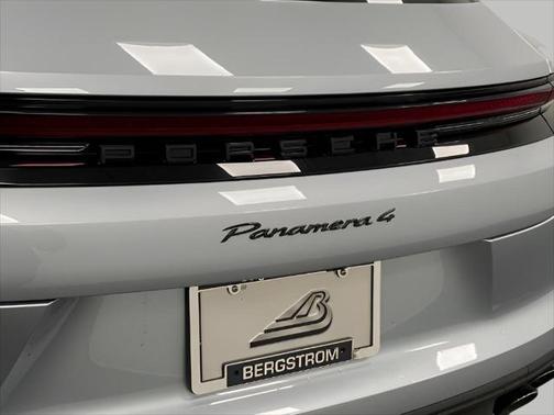 2024 Porsche Panamera 4