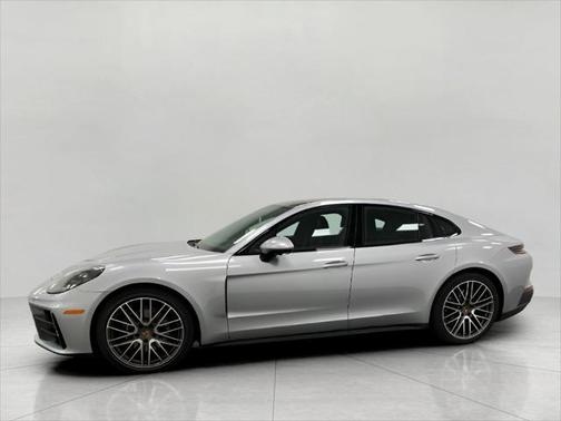 2024 Porsche Panamera 4