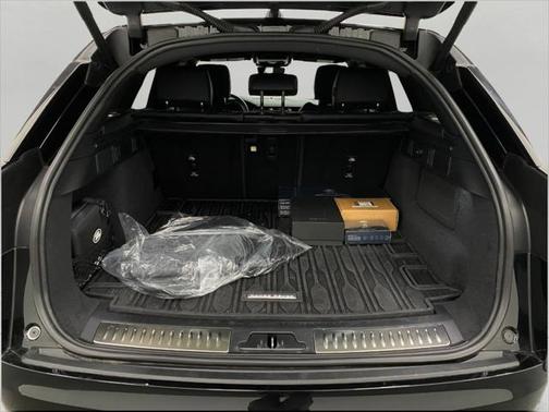 2025 Land Rover Range Rover Velar P400 Dynamic SE